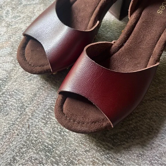 NEW Maurices Block Heel Sandals Ankle Strap Studded Size 7 Deep Red Comfort - Picture 5 of 14